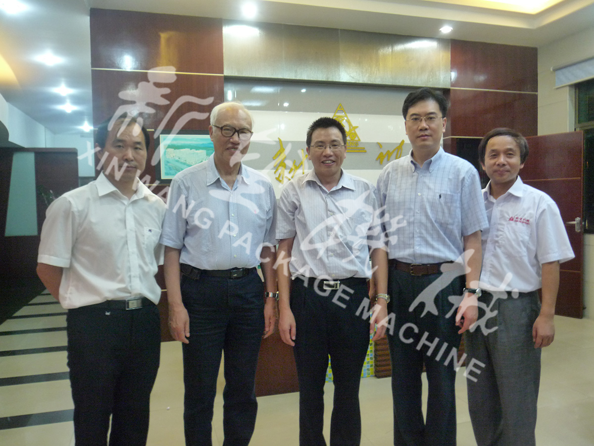 中國工程院院士段正澄、中國工程院院士、華中科技大學(xué)黨委書記邵新宇、廣東省智能機(jī)器人研究院院長(zhǎng)張國軍一行蒞臨新望公司考察指導(dǎo)